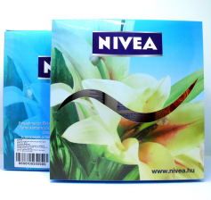 NIVEA SET W (deo+dush gel+sapun+pufna)